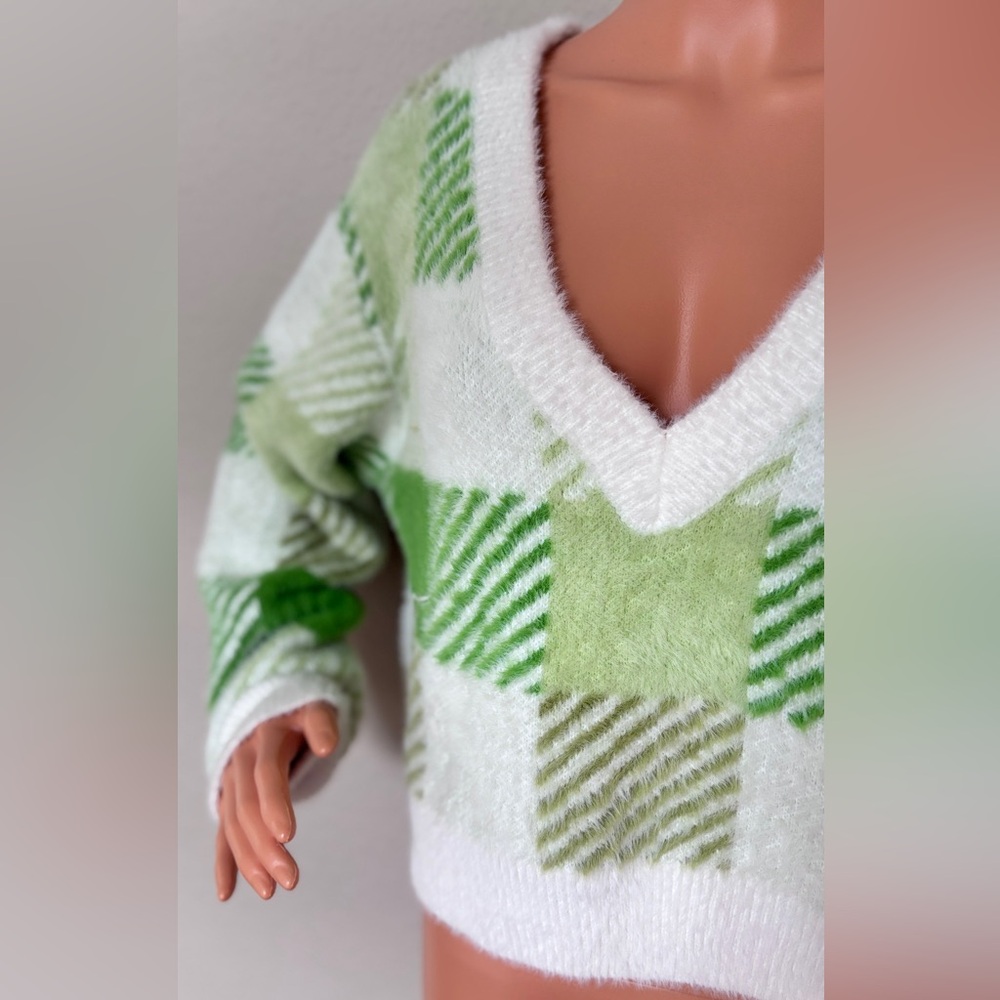 LA Hearts fuzzy cropped V-neck sweater in green/white check pattern.